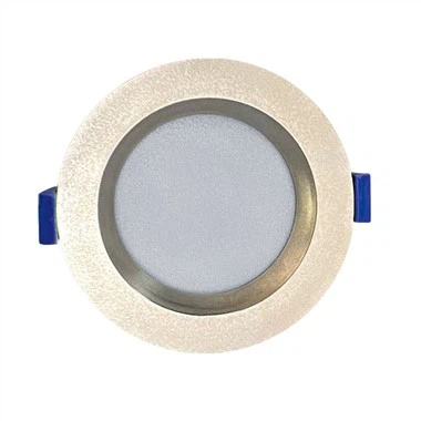 Встроенное освещение в металлическом потолке