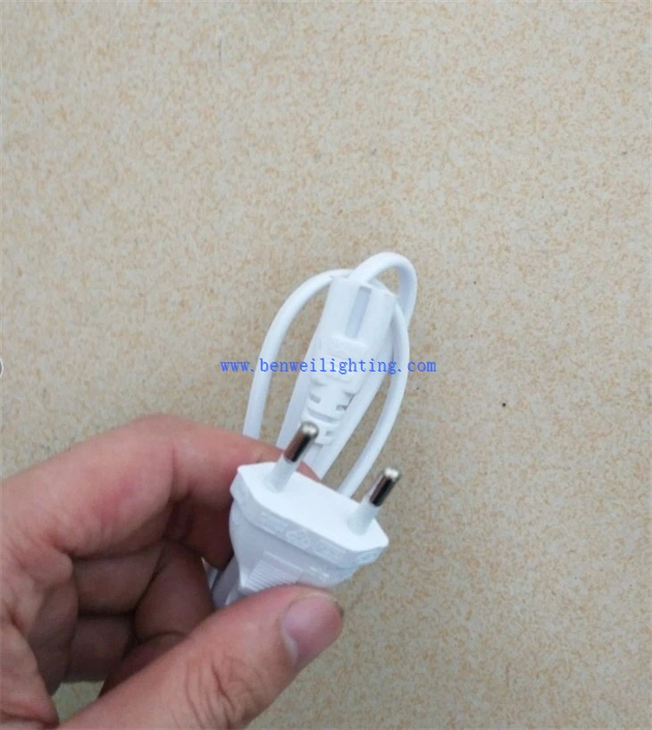 Integrated poultry light (3)